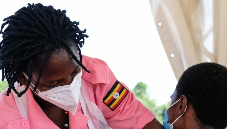 Uganda će novčano da kažnjava sve koji odbijaju da se povinuju globalnom medicinskom teroru