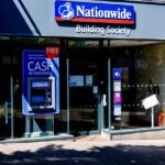 Pad sistema u Britaniji: Ljudi ne mogu da dignu pare sa računa u banci, niti da prime platu