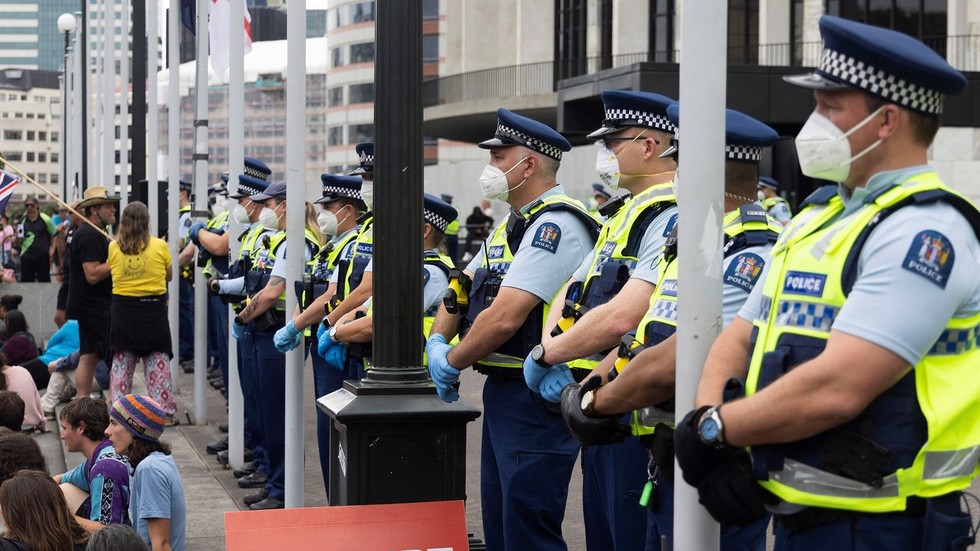  Novi Zeland: Demonstranti uhapšeni dok su pokušavali da probiju policijski kordon(VIDEO)
