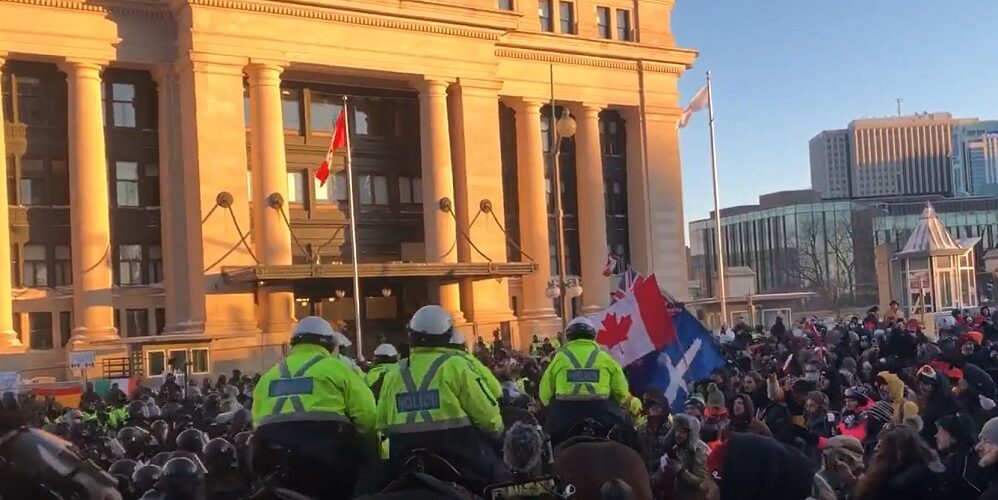 Uprkos fašističkim merama protest protiv kovid tiranije ispred parlamenta u Kanadi