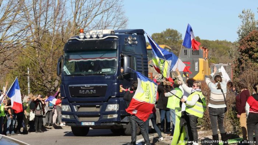  KONVOJ SLOBODE se širi Evropom: Kamiondžije pred Parizom, sledeća stanica Brisel