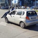 Ludaci! Demonstrant pregažen kolima kod Palate Srbija