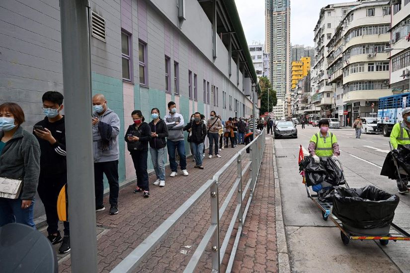  Hong Kong ograničava privatna okupljanja najstrožim COVID pravilima