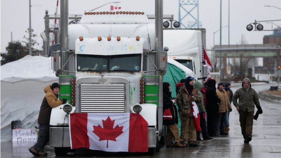  Kanadska policija uklonila je demonstrante ali most na granici nije otvoren za saobraćaj