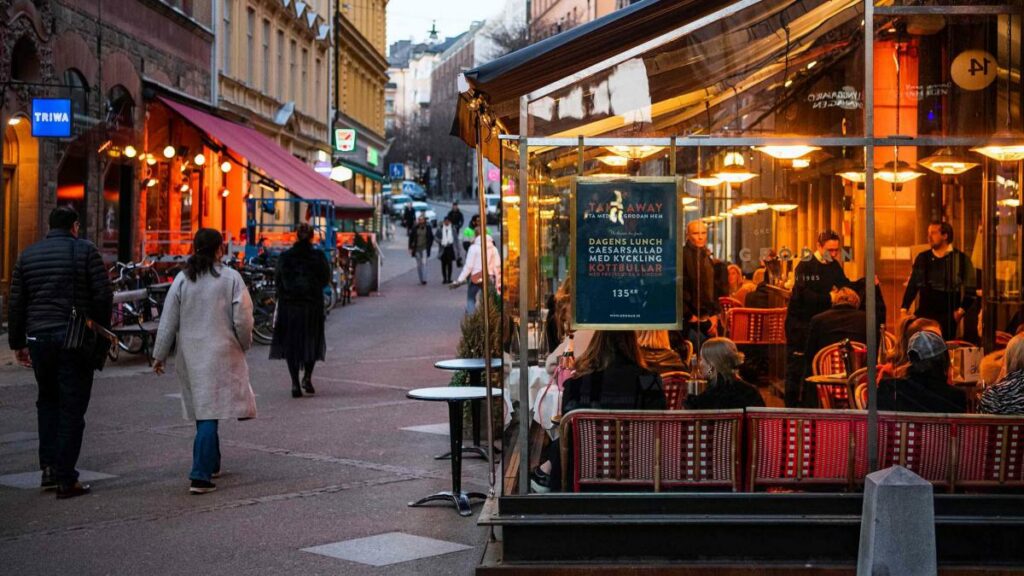 U Švedskoj od ponoći ne postoji korona histerija! Gotovo je sa restrikcijama