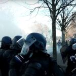 Demonstranti su se sukobili sa policijom u Parizu, bačen suzavac, policija hapsi (VIDEO)