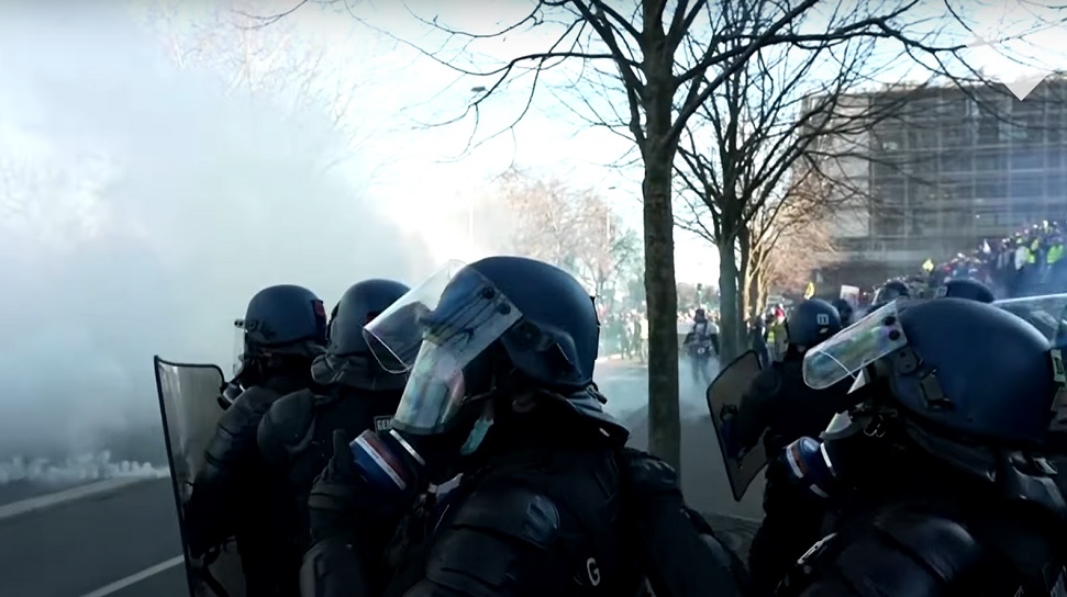 Demonstranti su se sukobili sa policijom u Parizu, bačen suzavac, policija hapsi (VIDEO)
