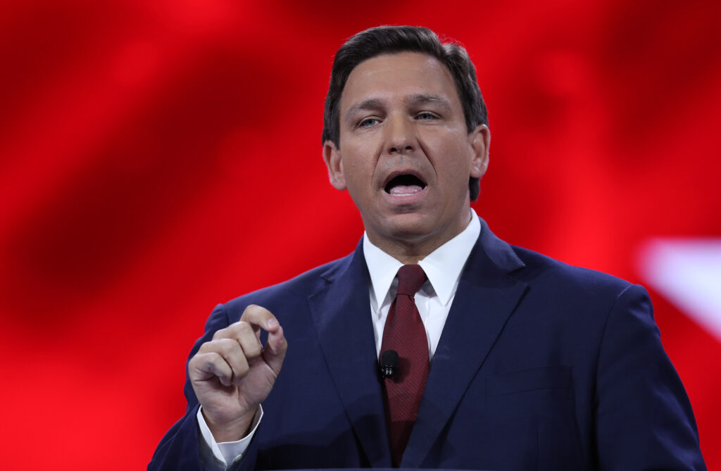 Guverner Floride Ron DeSantis oštro kritikovao mejnstrim medije i Big Tech