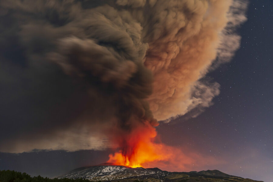  Proradio vulkan Etna! Nebo pocrvenelo nakon izbacivanja lave