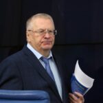 Ruski političar Žirinovski koji se hvalio kako je primio čak 8 vakcina protiv kovida završio na respiratoru