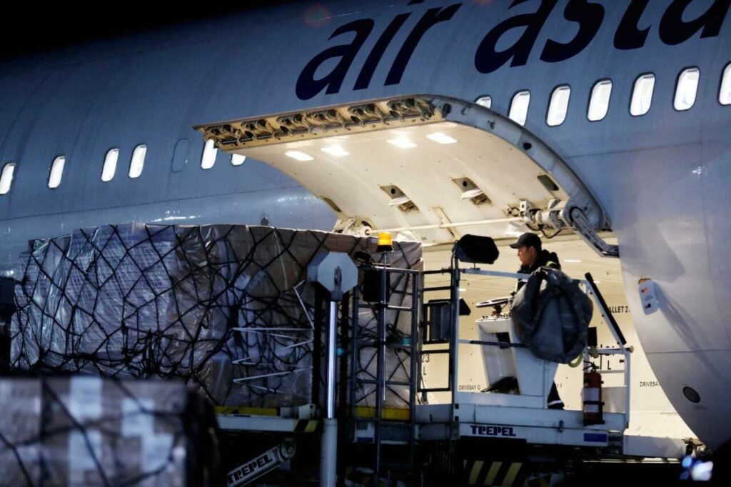 Radnici na italijanskom aerodromu otkrili! Avioni sa humanitarnom pomoćI Ukrajini ne prevoze hranu i lekove već ORUŽJE!