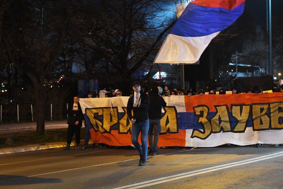  Novi Sad u bojama Rusije! Navijači Vojvodine uz bakljadu podržali denacifikaciju Ukrajine