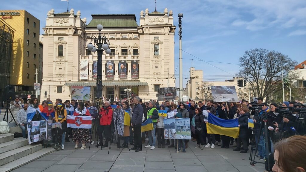 U Beogradu se danas ponovo okupilo oko 40 naci/levičara! Poručuju: Putin je ubica