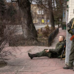 Mediji ćute o mogućem zločinu! Ukrajinci pucaju u kolena ruskim zarobljenicima?! Ukrajina demantuje ali najavljuje istragu (UZNEMIRUJUĆI SNIMCI)