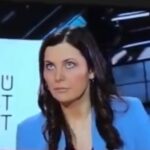 Zašto voditelji vesti širom sveta padaju u sred programa? (VIDEO)