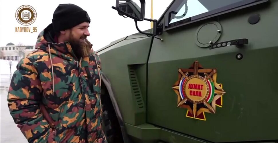 Ramzan Kadirov se pohvalio novim vojnim vozilima koje su čečenski specijalci zaplenili od Ukrajinaca