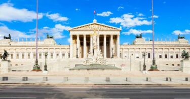 Vlada Austrije suspendovala Zakon o obaveznoj vakcinaciji
