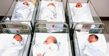 Bebe u porodilištu u Aranđelovcu zaražene opasnom bakterijom iz ventilacije! Bore im se za život!