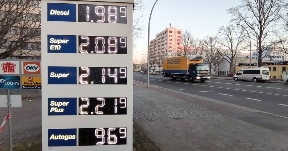  Trećina Nemaca prestaje da vozi automobile, počele krađe na pumpama