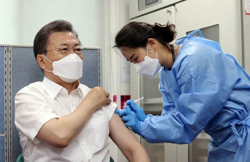 U JUŽNOJ KOREJI za 24h registrovano skoro pola miliona zaraženih a 86% vakcinisanih
