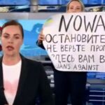 Ruska urednica koja je razvila transparent o Ukrajini u programu je britanski špijun tvrde iz te televizije