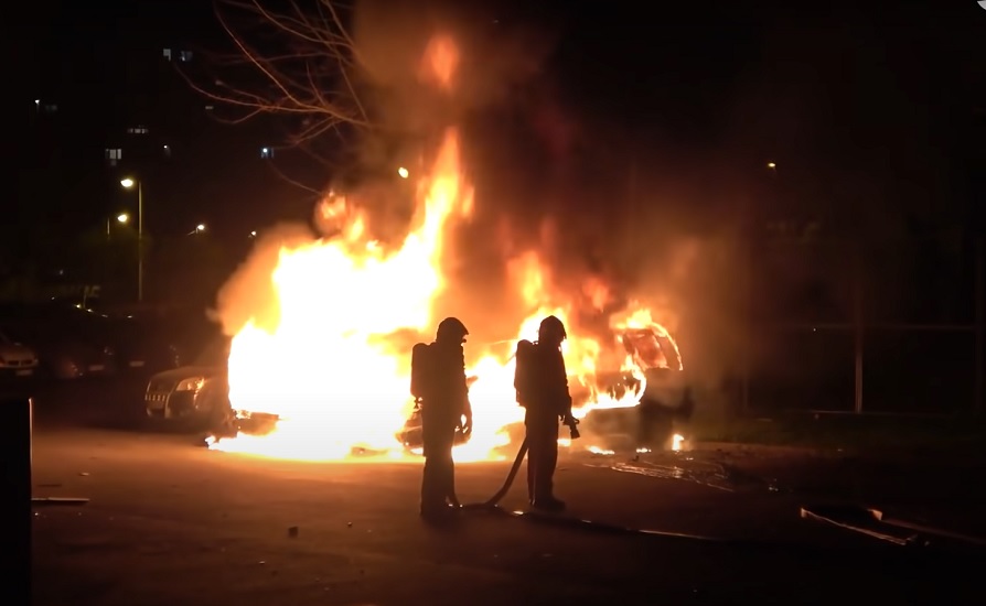  Obračun sa policijom u Francuskoj: Gađani su Molotovljevim koktelima i vatrometom (VIDEO)