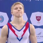 Mladi ruski gimnastičar na dodeli medalje stao pored Ukrajinca noseći slovo -Z- na grudima!