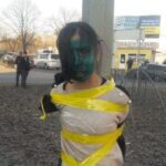 UŽAS! Ukrajinski vojnici vezuju Rome za bandere i prskaju ih po licu bojom koja izaziva opekotine očiju (FOTO)