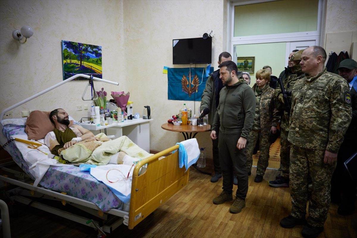  PROPAGANDNA MAŠINERIJA: Predsednik Ukrajine Zelenski je danas navodno obišao bolnicu sa ženom koja je preminula 26. februara