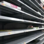 Zemlja snova?! Nestašica u Americi, novinarka objavila fotografije polupraznih rafova (FOTO)