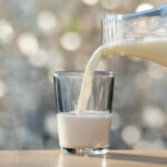 Posle ulja i energenata u Austriji skače cena mleka i mlečnih prerađevina. Mlekare u toj zemlji najavljuju obustavu isporuke