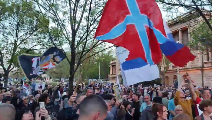 POČEO JE PROTEST podrške Rusiji u Beogradu! Nepregledan broj ljudi izašao na ulice da pošalje poruku Vučiću i vlastima (VIDEO)