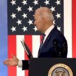 HIT! Bajden se ponovo rukovao sa nevidljivim prijateljem (VIDEO)