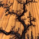 Par nastradao od strujnog udara nakon pokušaja snimanja viralne TikTok umetnosti sagorevanja drveta