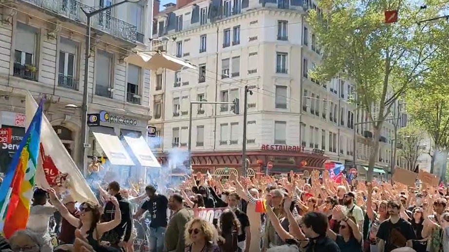  Protesti u Parizu i Lionu protiv predsedničkih kandidata: Ni Makron ni Le Pen