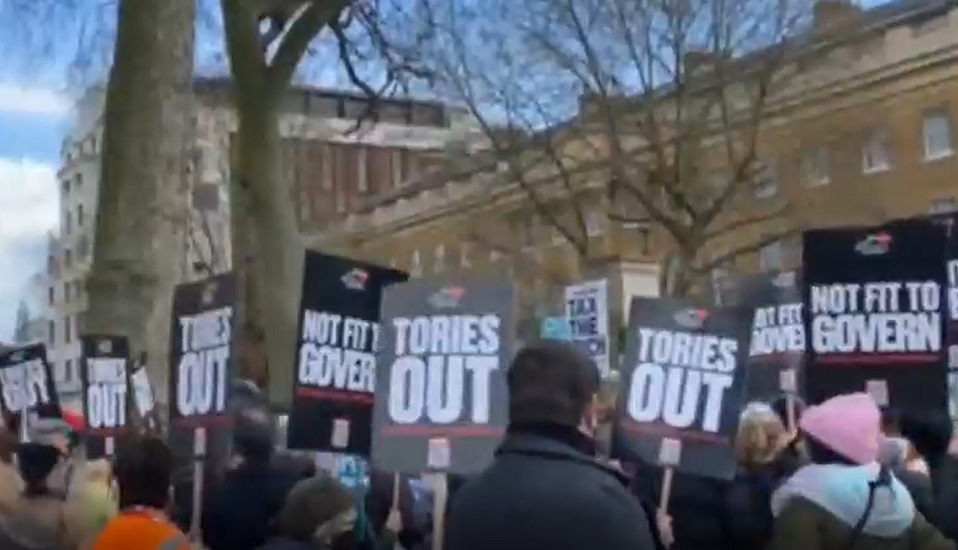  Protesti u Londonu zbog velikog skoka cena struje i gasa