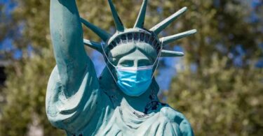 AMERIČKI FEDERALNI SUDIJA proglasio CDC-jevu naredbu o obaveznom nošenju maski NEZAKONITOM!