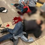 NAPAD U NJUJORŠKOM METROU! Napadač sa gas maskom i narandžastim skafanderom aktivirao bombu i pucao (VIDEO)