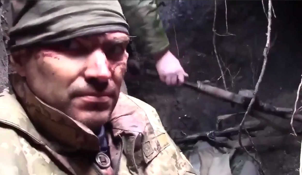  NAJNOVIJA VEST! Rusi uhvatili ukrajinca koji je predvodio pucanje u kolena ruskim zarobljenicima! Presuda po kratkom postupku (UZNEMIRUJUĆI VIDEO)