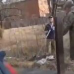 Ukrajinska vojska se sprema za borbe tik pored seoskih kuća