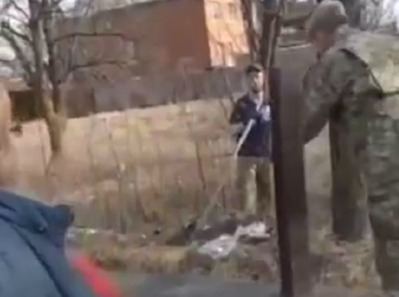  Ukrajinska vojska se sprema za borbe tik pored seoskih kuća