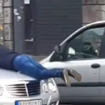 SRBIJA BURE BARUTA! Taksista posle obračuna na u centru Beograda na haubi vozio prolaznika sa kojim se potukao (VIDEO)