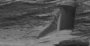 Kome verovati?! Fotografija navodnog TAJNOG TUNELA na Marsu označena kao "Teorija zavere" od strane FEKTČEKERA