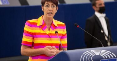 Poslanica u Evropskom parlamentu Kristin Anderson digla glas protiv plana SZO-a da preuzme ministarstva zdravlja širom sveta (VIDEO)