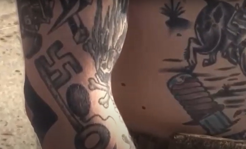  Pogledajte: Rusi poskidali zarobljene Azovce, celi prekriveni nacističkim tetovažama (VIDEO)