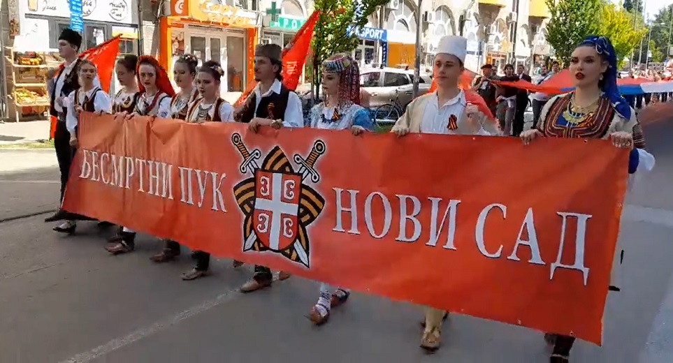  BESMRTNI PUK marširao NOVIM SADOM! Manifestacija održana u čak 13 gradova Srbije (VIDEO)