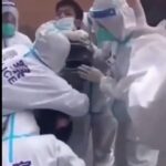 Isplivao novi UZNEMIRUJUĆI video koji pokazuje da brutalnost Kineske Komunističke Partije u borbi protiv korona histerije nema granice (VIDEO)