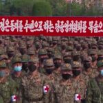 Ludnica! Kim Džong Un oforomio anti-COVID vojsku pa organizovao paradu! Sablasan video kruži NETOM