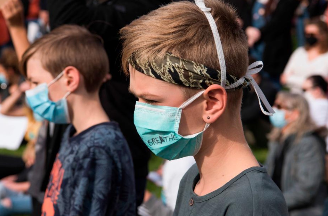  Nova STUDIJA LANSETA: Nošenje maski u školama nije doprinelo nikakvoj ZAŠTITI OD COVID-a