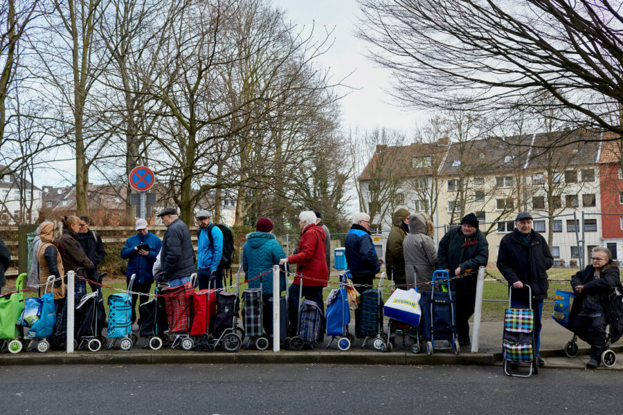  Više od polovine nemaca priznaje da živi siromašnije nego 2021 godine
